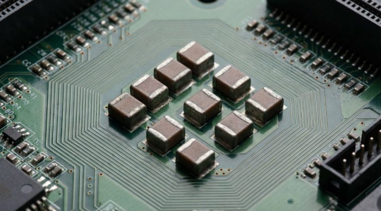 Внутренние компоненты материнских плат обеспечивают стабильную работу систем